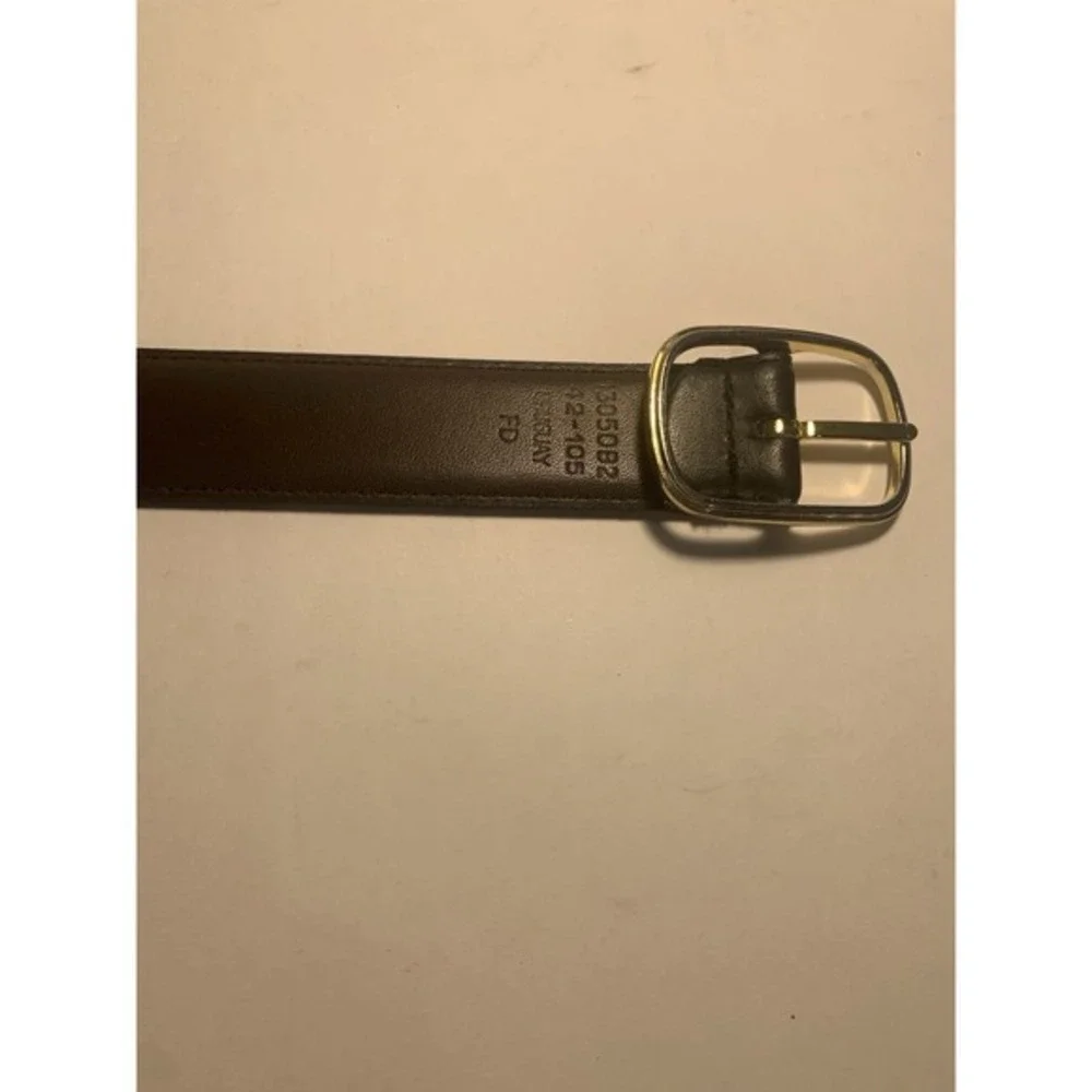 Black Leather Belt Size 42 Gold Buckle Made in‎ Uruguay Classic Dress Belt